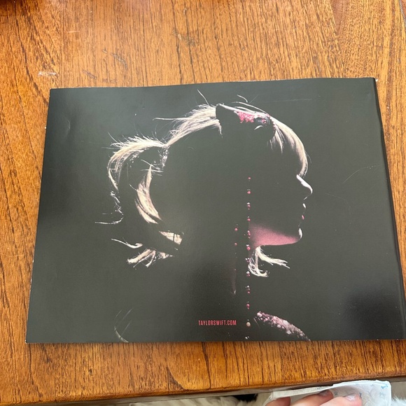 Red Tour Concert Book - Picture 4 of 6